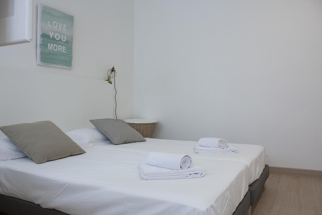 Flateli Roger 6 Apartment Barcelona Bagian luar foto