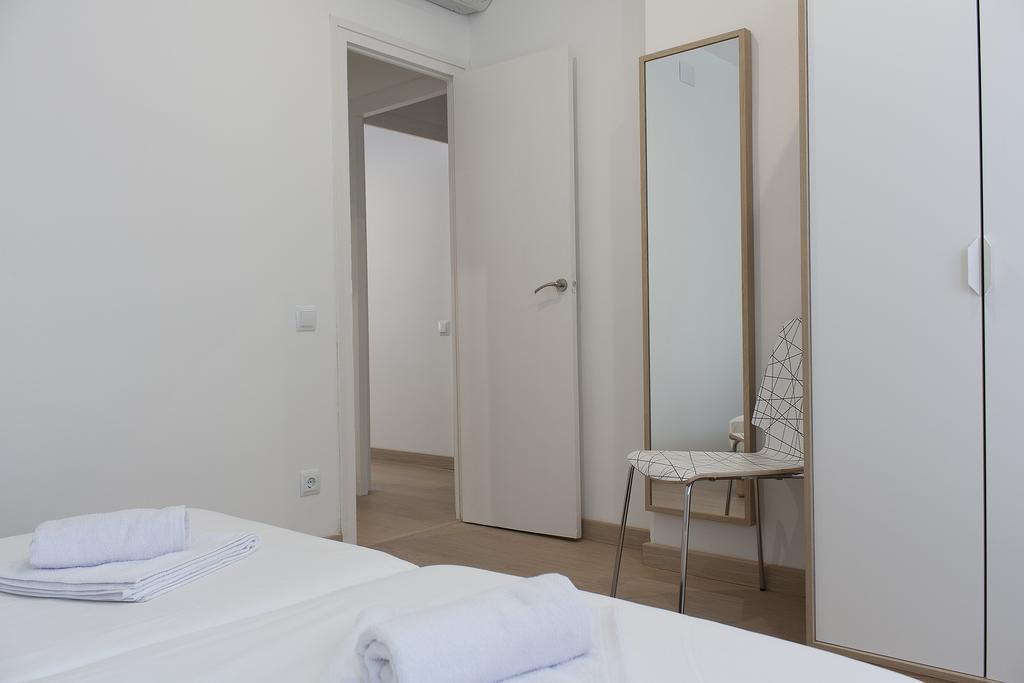 Flateli Roger 6 Apartment Barcelona Bagian luar foto