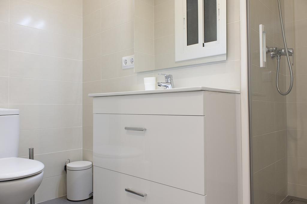 Flateli Roger 6 Apartment Barcelona Bagian luar foto