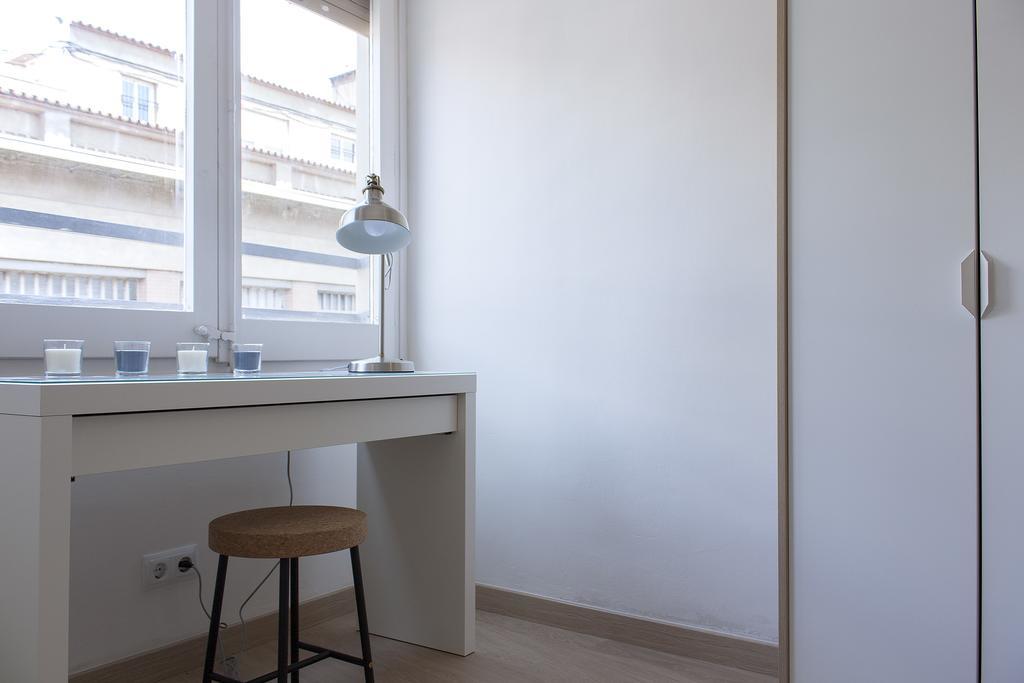 Flateli Roger 6 Apartment Barcelona Bagian luar foto