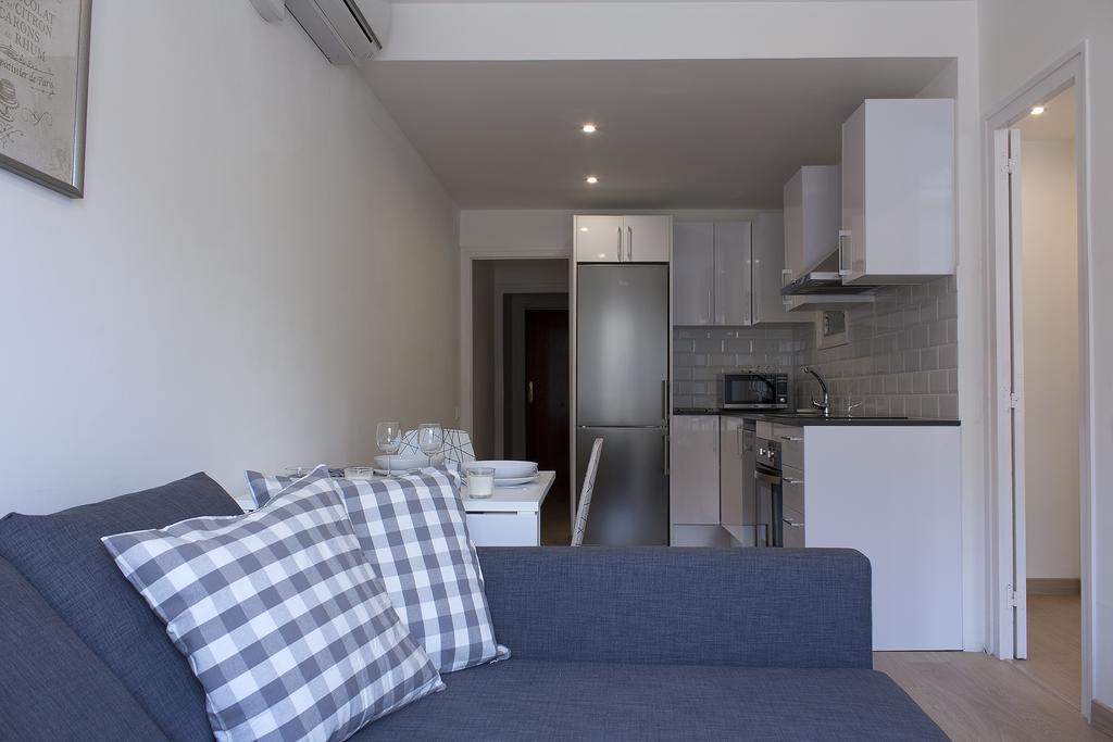 Flateli Roger 6 Apartment Barcelona Bagian luar foto