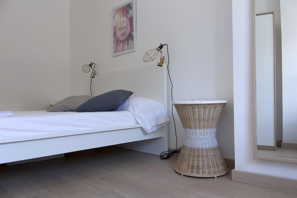 Flateli Roger 6 Apartment Barcelona Bagian luar foto