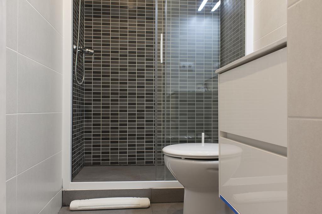 Flateli Roger 6 Apartment Barcelona Bagian luar foto
