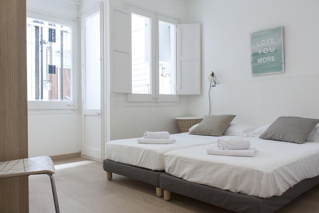 Flateli Roger 6 Apartment Barcelona Bagian luar foto