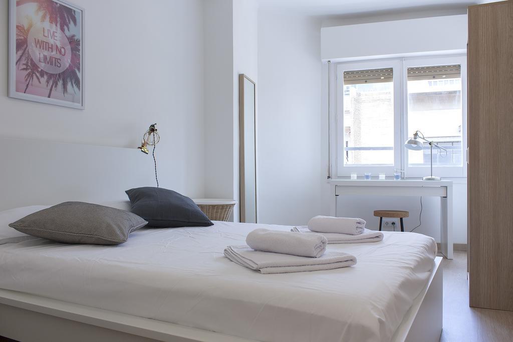 Flateli Roger 6 Apartment Barcelona Bagian luar foto