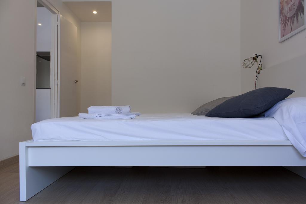 Flateli Roger 6 Apartment Barcelona Bagian luar foto